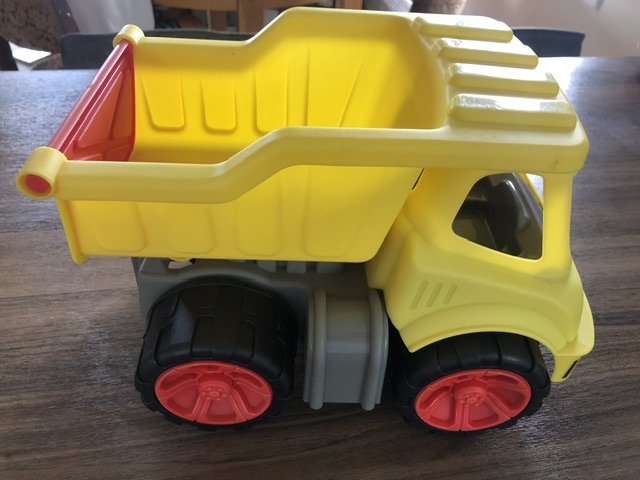 Dump truck